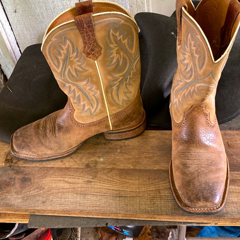 Ariat cowboy boots square toe rubber bottoms